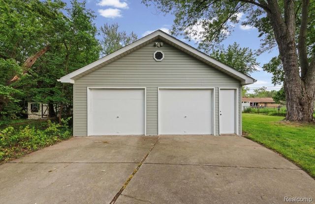 9235 Whitall Lane, Grosse Ile Township, MI 48138