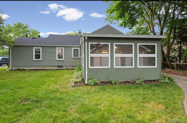 9235 Whitall Lane, Grosse Ile Township, MI 48138
