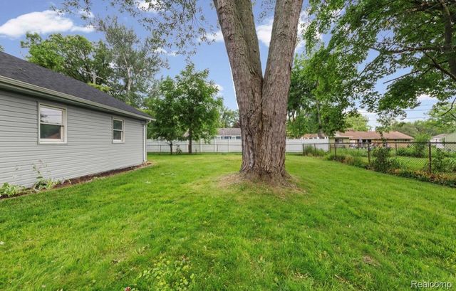 9235 Whitall Lane, Grosse Ile Township, MI 48138