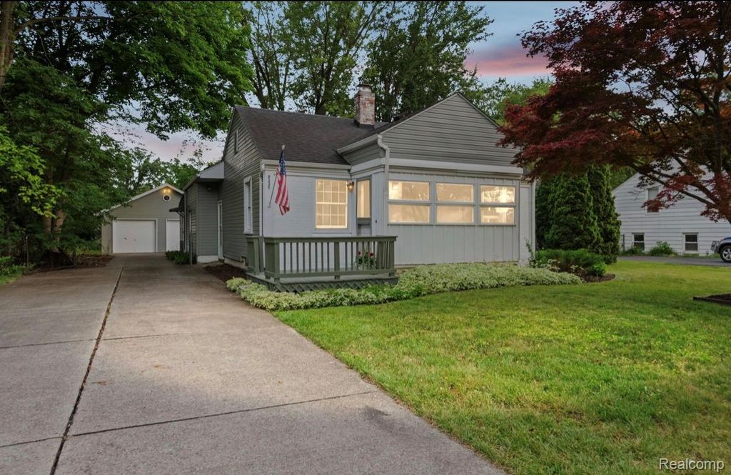 9235 Whitall Lane, Grosse Ile Township, MI 48138