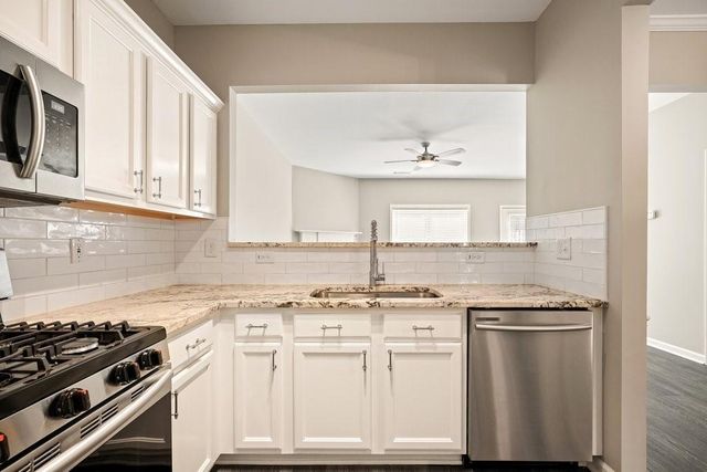 2045 Lake Shore Overlook NW, Kennesaw, GA 30152