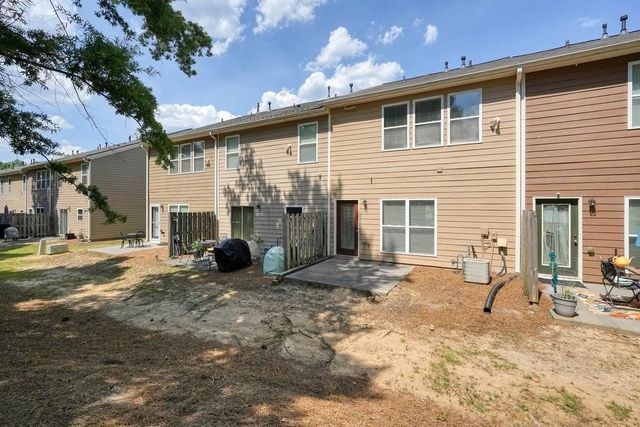 2045 Lake Shore Overlook NW, Kennesaw, GA 30152