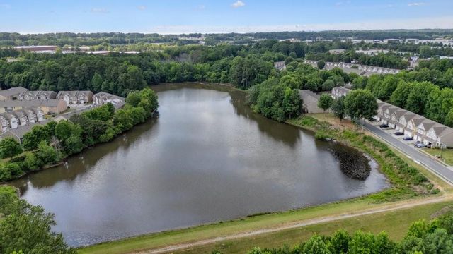 2045 Lake Shore Overlook NW, Kennesaw, GA 30152