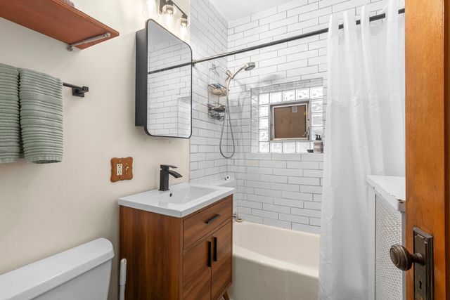 2604 W Argyle Street, Chicago, IL 60625