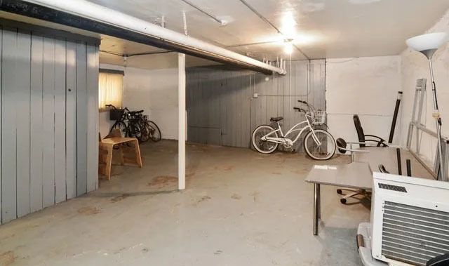 2604 W Argyle Street, Chicago, IL 60625