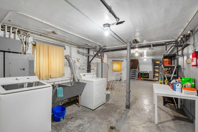 2604 W Argyle Street, Chicago, IL 60625