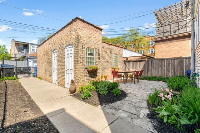 2604 W Argyle Street, Chicago, IL 60625