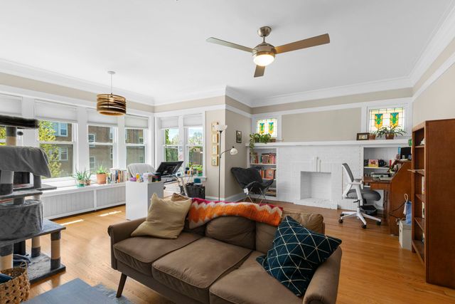 2604 W Argyle Street, Chicago, IL 60625
