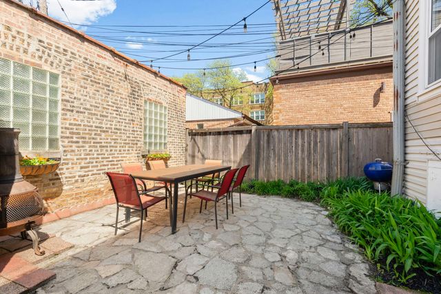 2604 W Argyle Street, Chicago, IL 60625