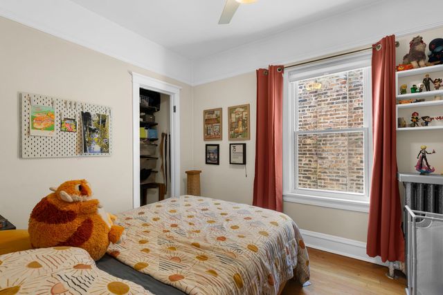 2604 W Argyle Street, Chicago, IL 60625