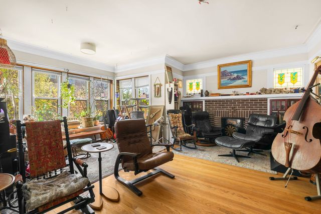 2604 W Argyle Street, Chicago, IL 60625