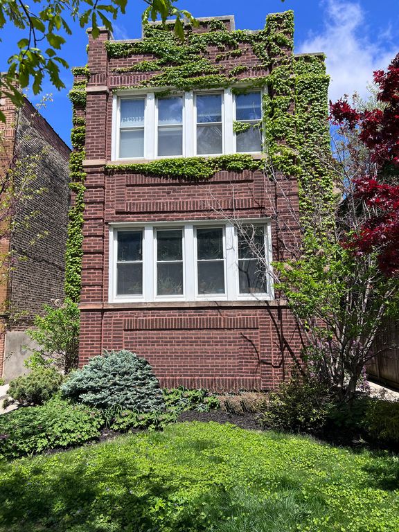 2604 W Argyle Street, Chicago, IL 60625