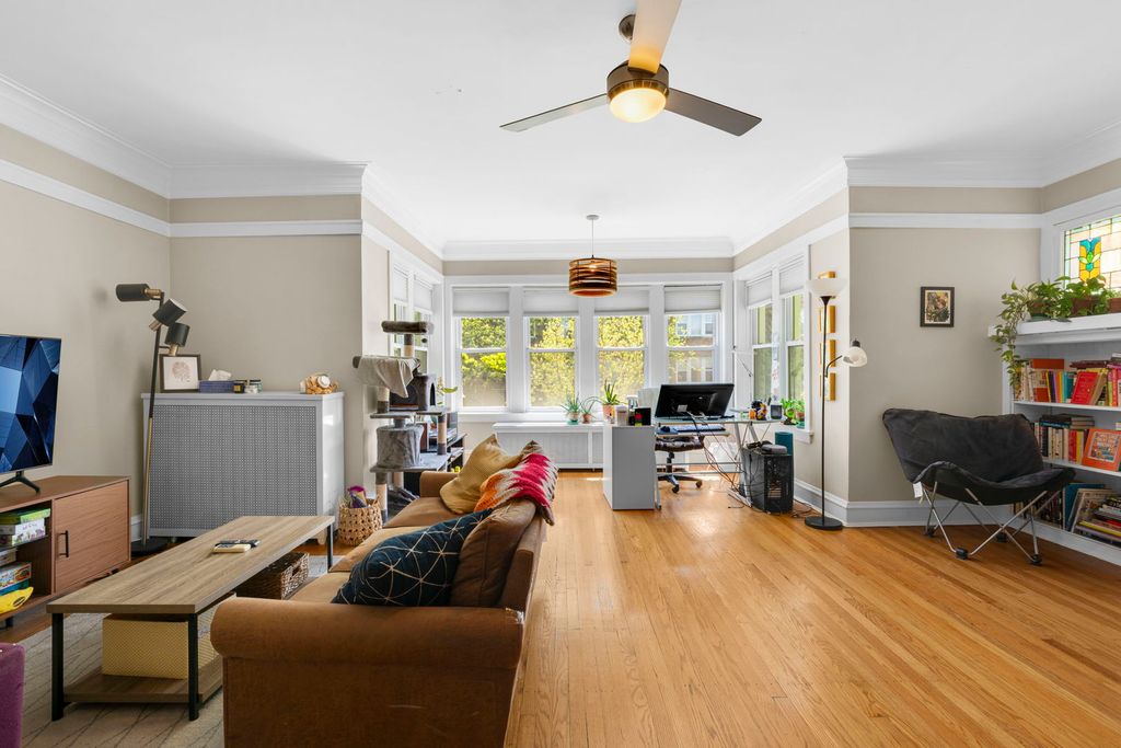 Image 2 of property listing at 2604 W Argyle Street, Chicago, IL 60625