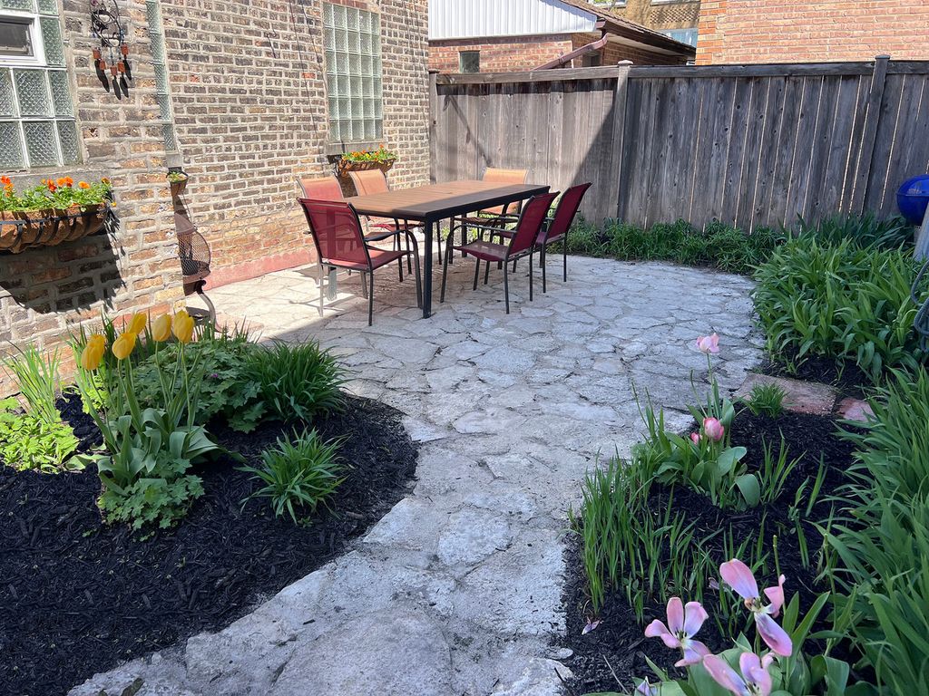 Image 19 of property listing at 2604 W Argyle Street, Chicago, IL 60625