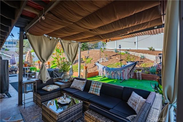 22196 Hoofbeat Way, Canyon Lake, CA 92587