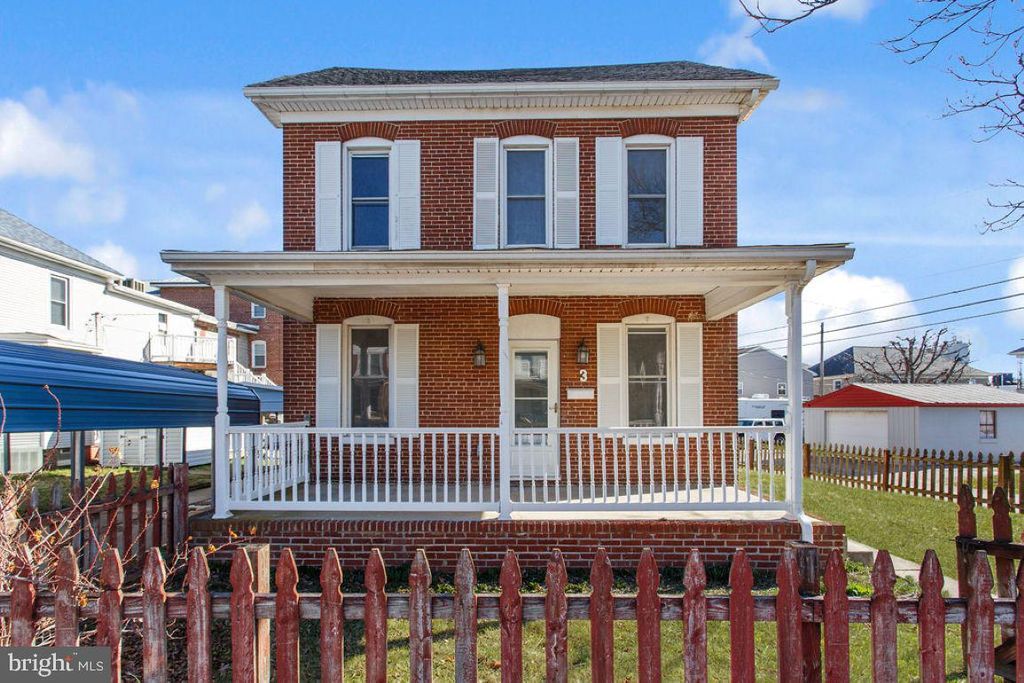 3 SPRENKLE AVE, Hanover, PA 17331