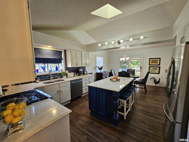 3517 VICTORIA Avenue, Mt Vernon, IL 62864