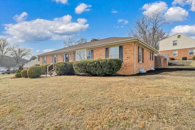 971 Stonegate DR, Salem, VA 24153