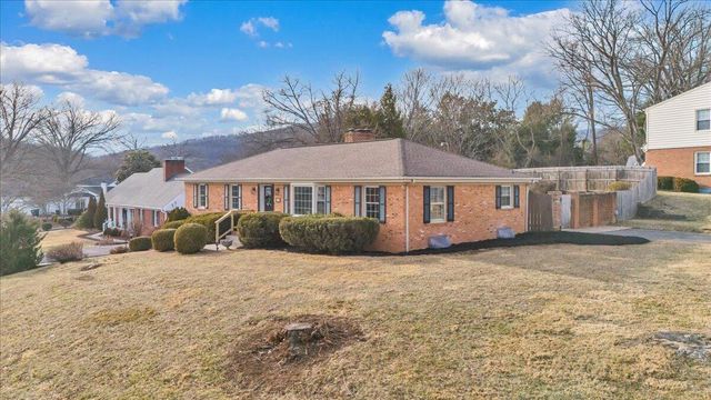 971 Stonegate DR, Salem, VA 24153