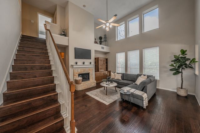 5516 Dunn Hill Drive, Fort Worth, TX 76137