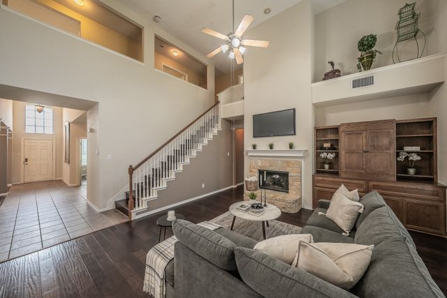 5516 Dunn Hill Drive, Fort Worth, TX 76137