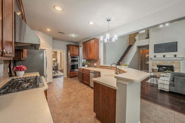 5516 Dunn Hill Drive, Fort Worth, TX 76137