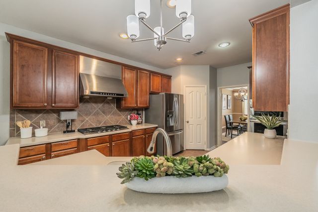 5516 Dunn Hill Drive, Fort Worth, TX 76137