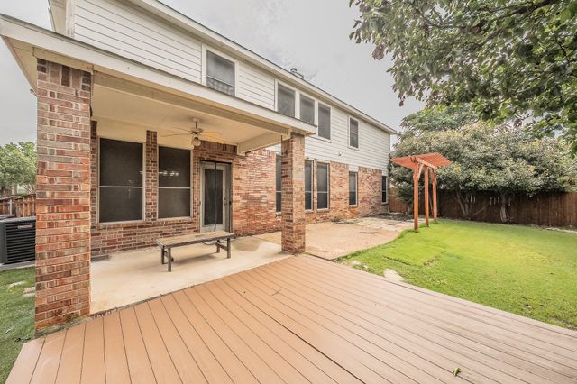 5516 Dunn Hill Drive, Fort Worth, TX 76137