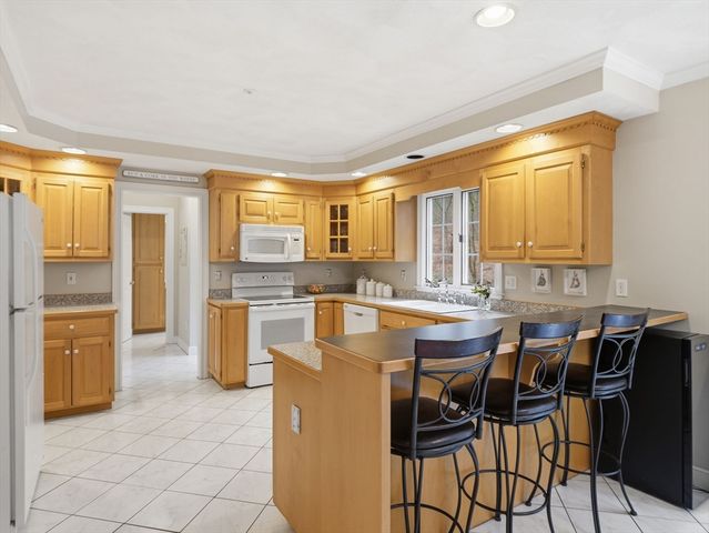 51 Colonial Ave, North Andover, MA 01845