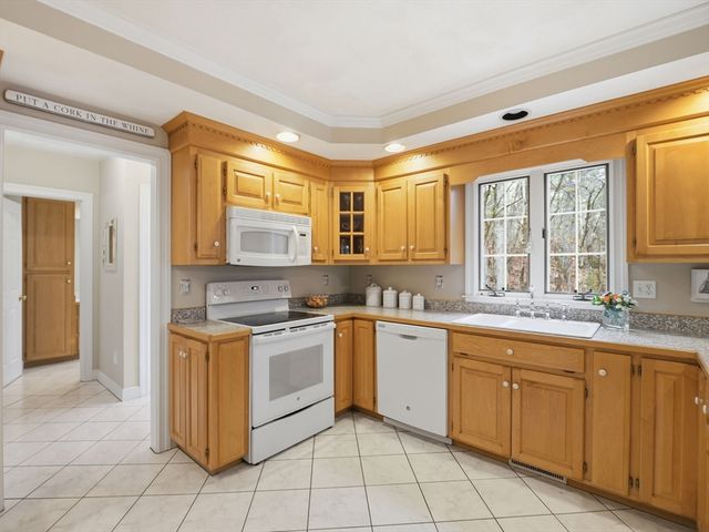 51 Colonial Ave, North Andover, MA 01845