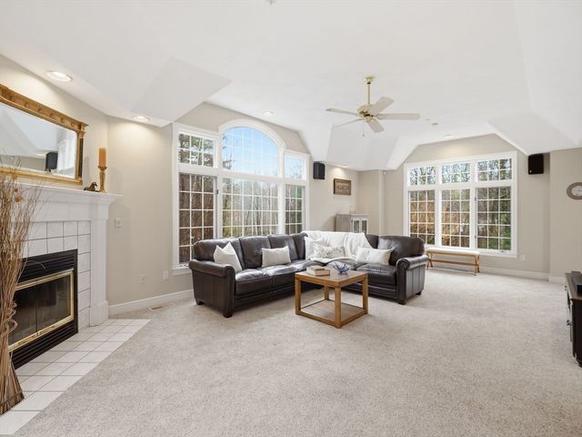 51 Colonial Ave, North Andover, MA 01845