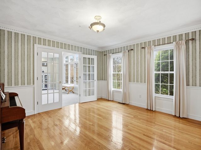 51 Colonial Ave, North Andover, MA 01845