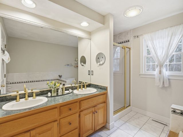 51 Colonial Ave, North Andover, MA 01845