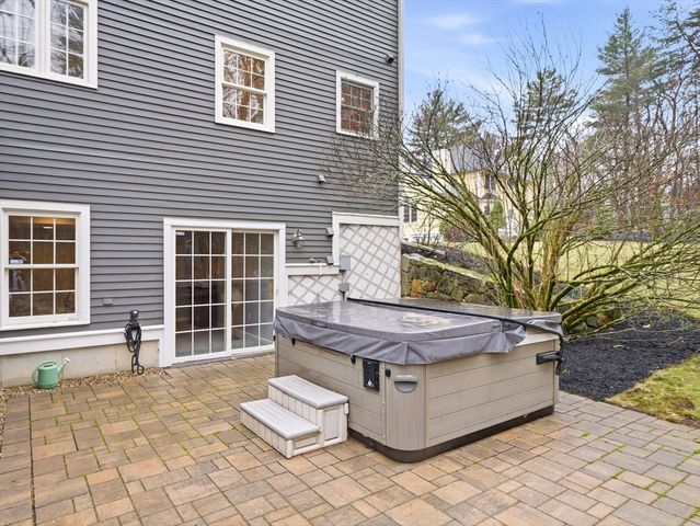 51 Colonial Ave, North Andover, MA 01845