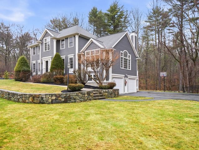 51 Colonial Ave, North Andover, MA 01845