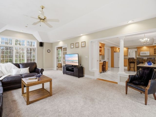 51 Colonial Ave, North Andover, MA 01845