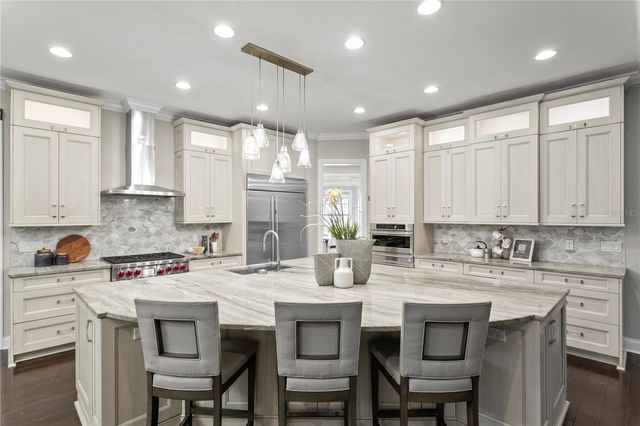 5016 W EVELYN DRIVE, Tampa, FL 33609
