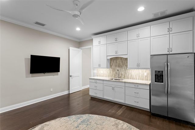 5016 W EVELYN DRIVE, Tampa, FL 33609