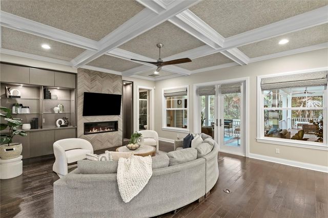 5016 W EVELYN DRIVE, Tampa, FL 33609