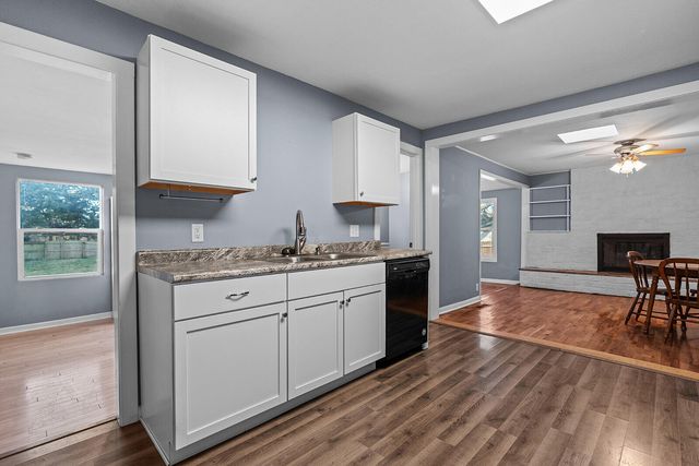 1050 E Locust Street, Springfield, MO 65803