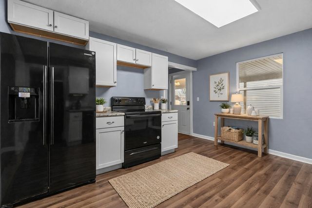 1050 E Locust Street, Springfield, MO 65803