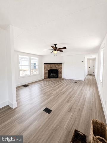 114 BERTS DR, Lothian, MD 20711