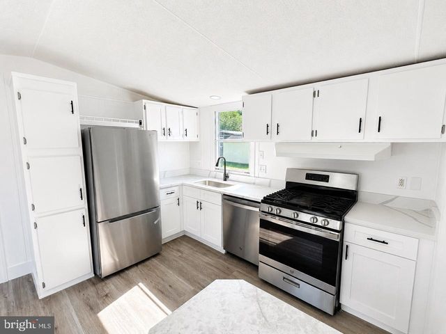 114 BERTS DR, Lothian, MD 20711