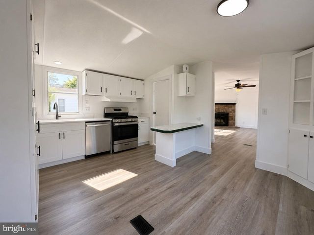 114 BERTS DR, Lothian, MD 20711