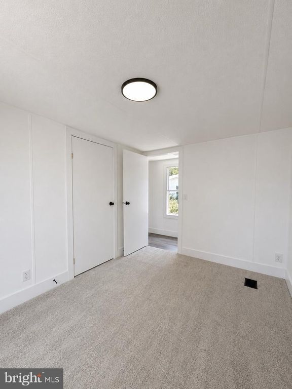 Image 16 of property listing at 114 BERTS DR, Lothian, MD 20711