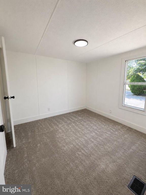 Image 19 of property listing at 114 BERTS DR, Lothian, MD 20711