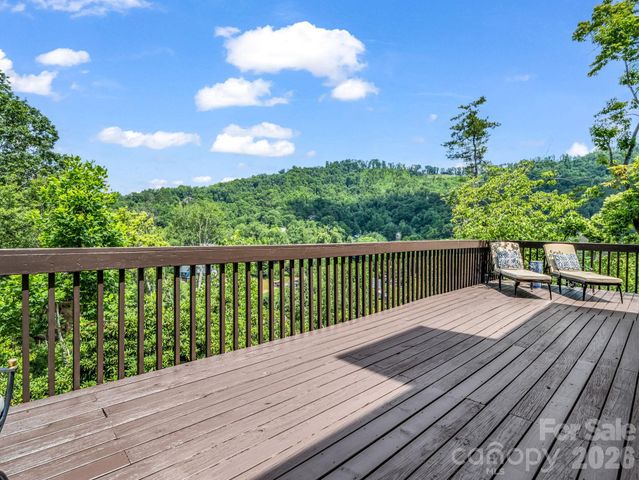 8 Sunny Ridge Drive, Asheville, NC 28804