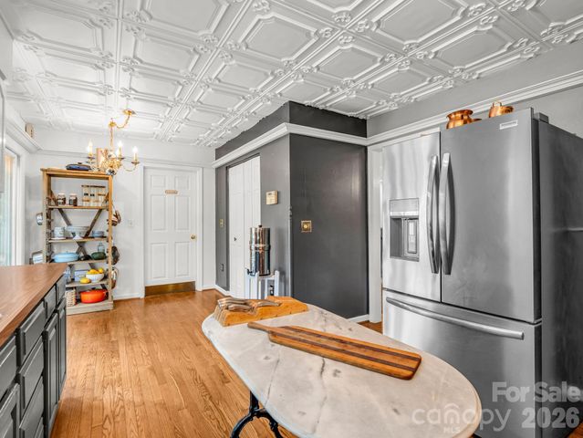 8 Sunny Ridge Drive, Asheville, NC 28804
