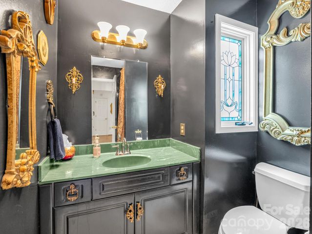 8 Sunny Ridge Drive, Asheville, NC 28804