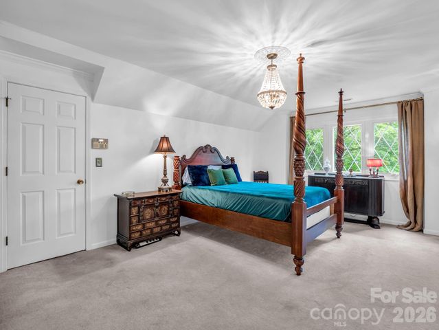 8 Sunny Ridge Drive, Asheville, NC 28804